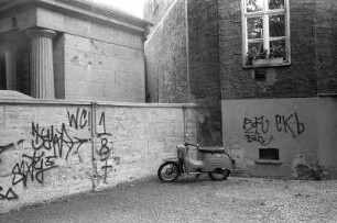 Berlin-Mitte : In Berlin-Mitte, Scharnhorststrasse mit Schwalbe