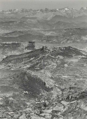 Blick vom Mont Ventoux über die Landschaft des Vaucluse, Richtung Alpen