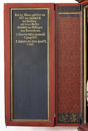 Marientod-Retabel — Linke Schrifttafel mit Angaben zu den Stiftern