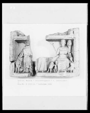Relief mit thronender Kybele