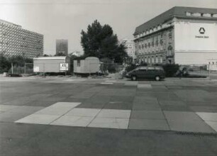 Dresden-Altstadt. Prager Straße. Freifläche zwischen Kaufhaus "Hertie" und Dresdner Bank