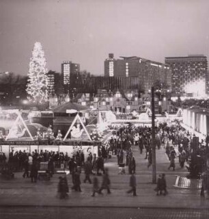 Dresden. Striezelmarkt 1978 auf dem Altmarkt