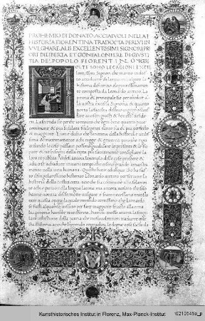 Leonardo Bruni: Historia Fiorentina : Buchseite mit Text, Bordüren, figürlichen Medaillons sowie historisierter Initiale M(olto)