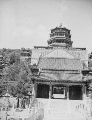 Reise nach China. Peking. Neuer Sommerpalast : Teilansicht mit Eingangtor