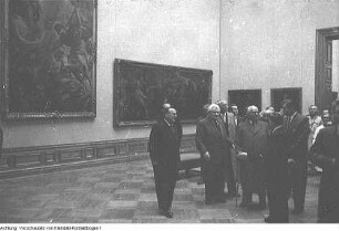 Dresden, Wilhelm Pieck auf verschiedenen Veranstaltungen: Besuch in der Landesverwaltung Sachsen, Besuch in der Gemäldegalerie der Staatliche Kunstsammlungen Dresden, Stadtbesuch, Unterhaltung mit Kindern am Carolaschlößchen, Fahrt mit der Pioniereisenbahn, u.a., 1946 - 1960