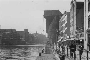 Die "Lange Brücke" : "Die "Lange Brücke" mit dem Krantor."