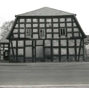 Schönwalde (Kreis Dahme-Spreewald), Hauptstraße 48. Ehemalige Gaststätte "Dorfkrug" (1701/1800). Giebelfront
