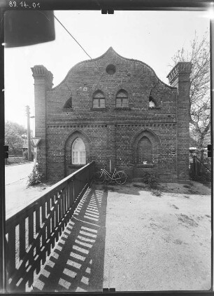 Saßleben (Calau-Saßleben), Dorfstraße 38. Ehem. Schmiede (Depot, um 1830). Giebelfront