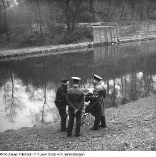 Maler und Polizisten am Zwingerteich