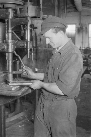 Landmaschinenbau Hoyerswerda : Twornja ratarskich mašinow we Wojerecach.