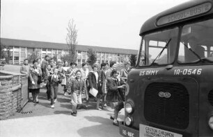 Schüleraustausch zwischen der Draisschule und der amerikanischen Schule in der Paul-Revere-Siedlung im Rahmen der deutsch-amerikanischen Freundschaftswoche.