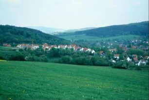 Dorfansicht mit Umgebung