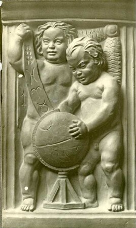 Modell eines Reliefs mit Allegorie der Astronomie : Modell eines Reliefs mit Allegorie der Astronomie. Gips (um 1905/1910; C. Brose)