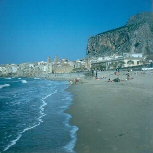 Sizilien. Cefalu. Strand