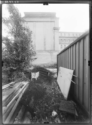 Dresden-Neustadt, Weintraubenstraße 3. EOS (Erweiterte Oberschule) "Romain Roland" (1914-1915; H. Erlwein). Teilansicht von Südwest