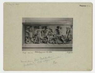 Pergamonaltar, Ostfries - Ausschnitt: Hekate, Artemis, Leto