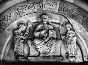 Tympanon mit thronendem Chrsitus , Apostel Petrus und einem anderen Heiligen