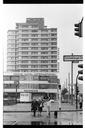 Kleinbildnegativ: Askanischer Platz, 1975
