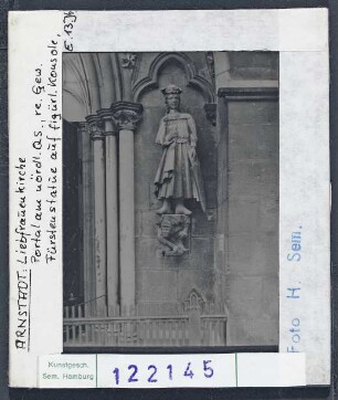 Arnstadt: Liebfrauenkirche, Portal am nördl. Querhaus, rechtes Gewände, Fürstenstatue