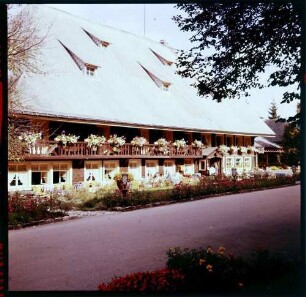 Hinterzarten: Parkhotel Adler, Außenansicht, von Westen