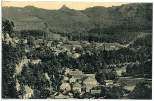 Oybin. Blick über Oybin zum Scharfenstein