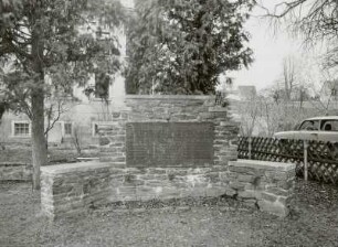 Denkmal für die Gefallenen des 1. Weltkrieges : Denkmal für die Gefallenen des 1. Weltkrieges. Bruchstein (1918/1939). Chemnitz-Berbisdorf, Berbisdorfer Straße