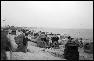 Burg: Strand, Burgtiefe [mit Strandkörben]