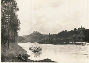 Leisnig-Tragnitz, Ansicht des Ortsteils gegen das Schloss über die Freiberger Mulde flussaufwärts
