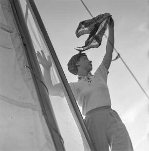 Elisabeth Gremmler auf einem Segelboot