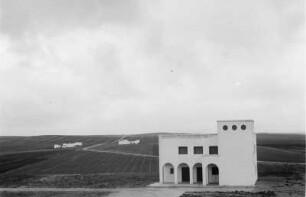 Plantagengebäude : Ebene Landschaft mit einzelnen Gebäuden