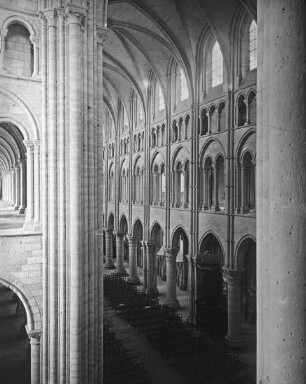 Laon, Kathedrale Notre-Dame, Inneres, Mittelschiff nach Westen