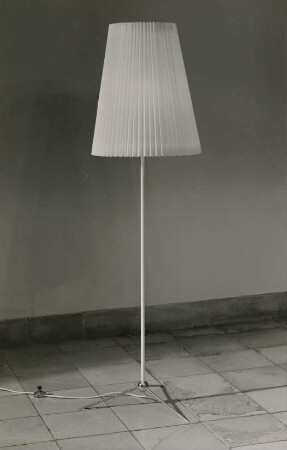 Stehlampe "Nr. 1172" der Vereinigten Werkstätten für Kunst im Handwerk