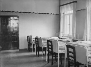 Coswig. Wettinstift (1913), Friedewaldstraße 10. Innenansicht mit Pflegebetten