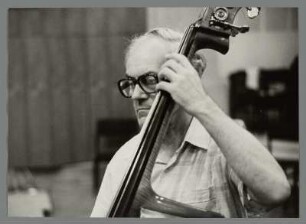 Gerhard Neumärkel : Portrait des Bassisten Gerhard Neumärkel in der Lukaskirche in Dresden
