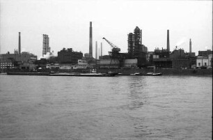 Leverkusen: Bayer, vom Schiff
