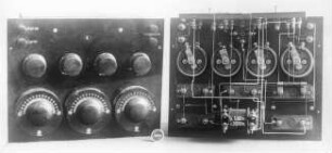 Entwicklungsstufen eines Rundfunkempfängers: 4. Der Empfänger mit den hauptsächlichen Drahtverbindungen, Radiofrequenz : 70001230Technikgeschichte | Elektrotechnik | Radiotelegraphie und -telephonie | Aus der Fabrikation der Rundfunkempfänger (Radiofrequenz) | Entwicklungsstufen eines Rundfunkempfängers