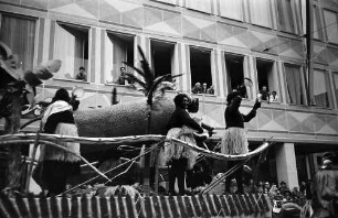 Freiburg: Rosenmontagsumzug am Bertoldsbrunnen