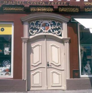 Holzminden, Markt. Haustür eines Wohnhauses