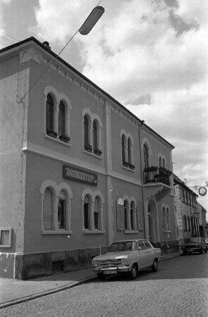 Jugendzentrum im alten Rathaus von Knielingen in der Saarlandstraße 16