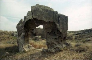 Paphos: der durchlöcherte Felsbrocken