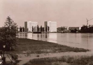 Dresden, Blick von der Terrasse des Narrenhäusel auf das Hotel "Dresden Tourist" und das Wohnhochhaus bei Hochwasser im Juni 1965 (Wasserstand ca. 6m Dresdner Pegel)