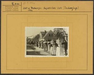 Sorbentreffen in Radibor 1946. Festumzug der Radiborer : Zlět w Radworju 1946. Swjedźenski ćah Radworčanow.