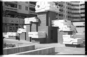 Kleinbildnegative: Innenhof Schöneberger Terassen, Ebersstraße, 1979