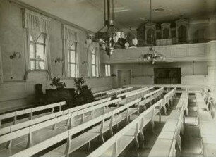 Kleinwelka. Betsaal der Brüdergemeine mit Schuster-Orgel : Kleinwelka. Betsaal der Brüdergemeine (1758, 1856 erweitert) mit zweimanualiger Orgel II/24 von Schuster (1886; A. Schuster, 1937 Umbau; H. Eule)