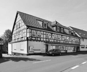 Wohn- und Geschäftshaus; Grebenhain, Hauptstraße 36