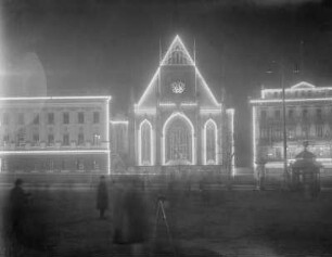 Leipzig. Augustusplatz. Ansicht mit illuminierter Paulinerkirche (Universitätskirche)