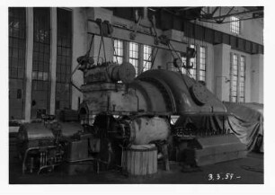 Industrie-Kraftwerk. 12,5-MW-Turbine beim Aufdecken : Lauta (Niederlausitz). Industrie-Kraftwerk. 12,5-MW-Turbine beim Aufdecken