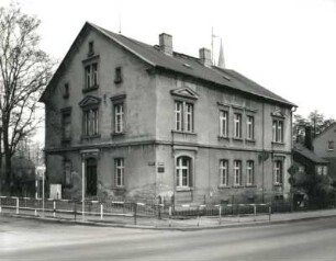 Ebersbach-Neugersdorf, Hauptstraße 44. Wohnhaus (um 1880). Eckansicht mit Fassade Fröbelstraße