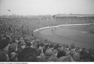 Dresden, Heinz-Steyer-Stadion, Massenveranstaltung (Fußball), 1952