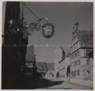 Dinkelsbühl, Rothenburger Straße, Wirtshausschild "Zum Greifen"